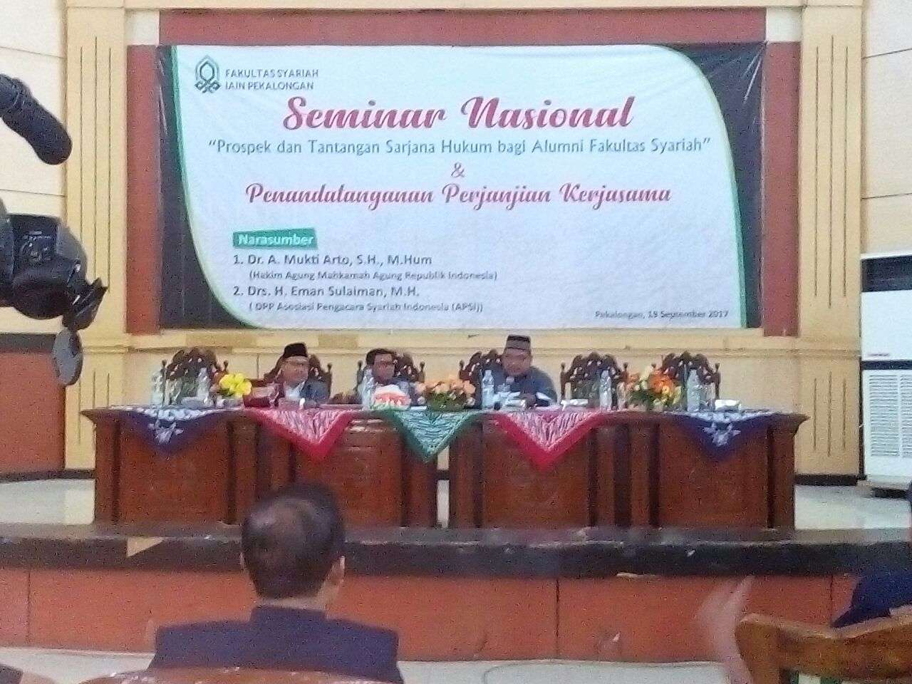 Masa Depan Sarjana Hukum Bagi Mahasiswa Syariah