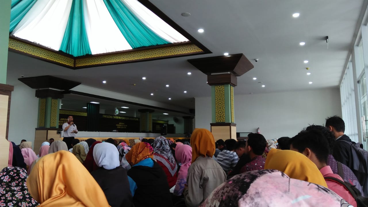 Dibebankan Iuran Alumni, Calon Wisudawan Legowo