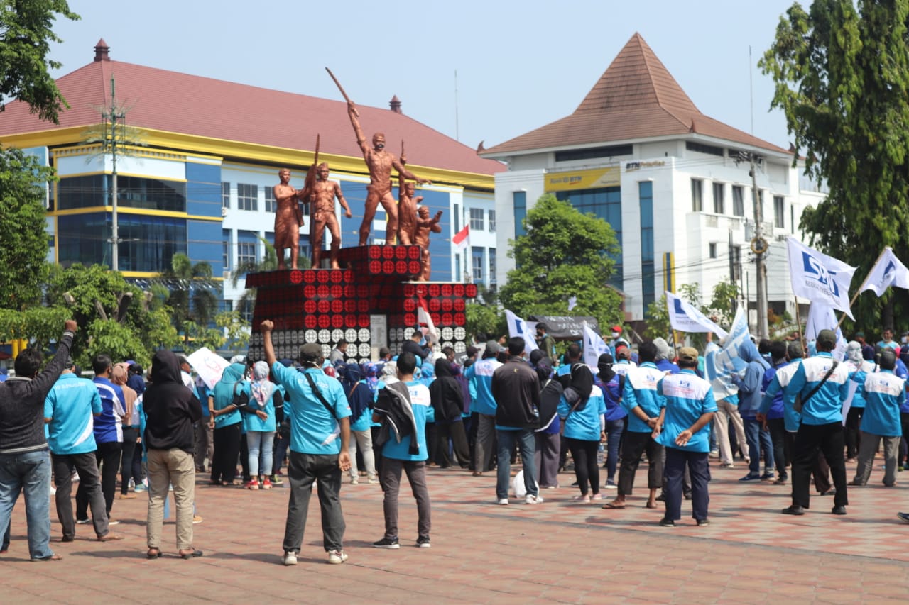Foto-foto Aksi SPN DPC Kota Pekalongan Menolak UU Omnibus Law