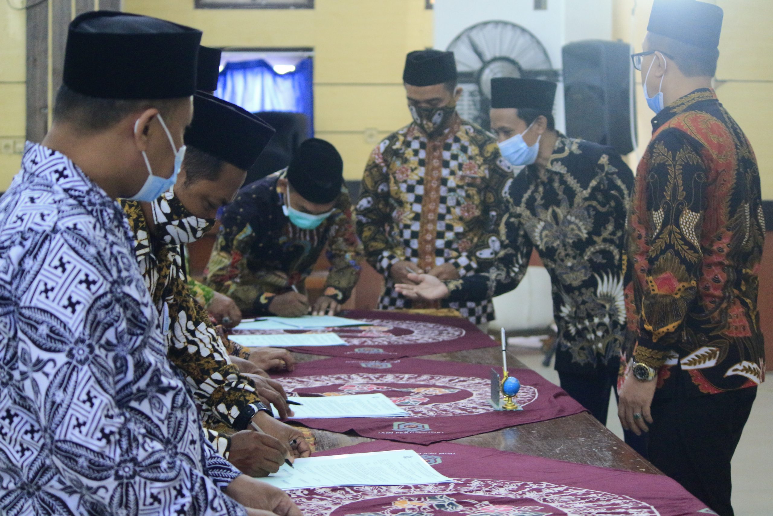 Rektor Lantik Perangkat Akademik IAIN Pekalongan