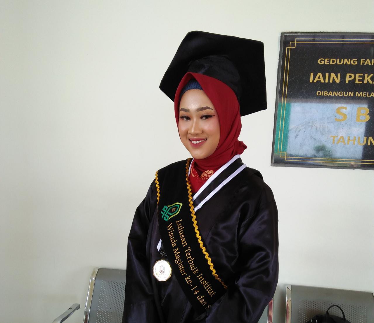 Sempat Pesimis, Rakhmawati Dewi Akhirnya Jadi Wisudawan Terbaik