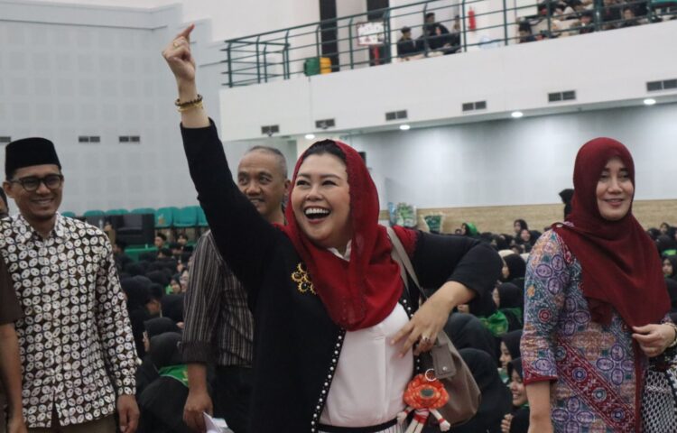 Yenny Wahid Bagikan 3 Nilai Utama dan 5 Aksi Nyata di Hadapan Mahasiswa Baru UIN Gusdur Pekalongan