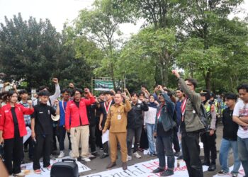 Aliansi Mahasiswa Pekalongan Raya Bawa 15 Tuntutan, di Antaranya Desak Pembentukan Satgas Anti-PHK