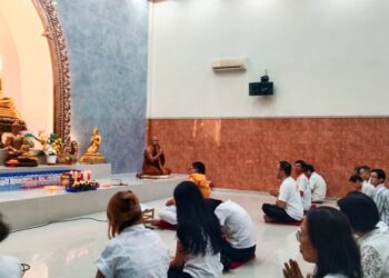 Puluhan Umat Buddha Khidmat Rayakan Tri-Suci Waisak di Vihara Bodhi Dharma