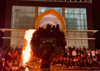 Melalui Komite Seni Tradisi, Dewan Kesenian dan Budaya Pekalongan Gelar Pementasan Reog Batik