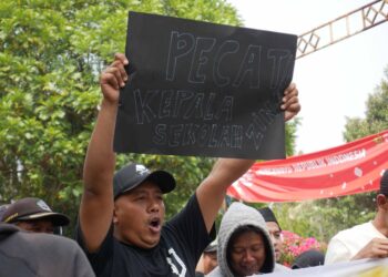 Warga Tuntut PTDH Guru Imbas Dugaan Asusila di Sekolah